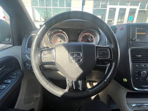 Used 2019 Dodge Grand Caravan SXT FWD image 11