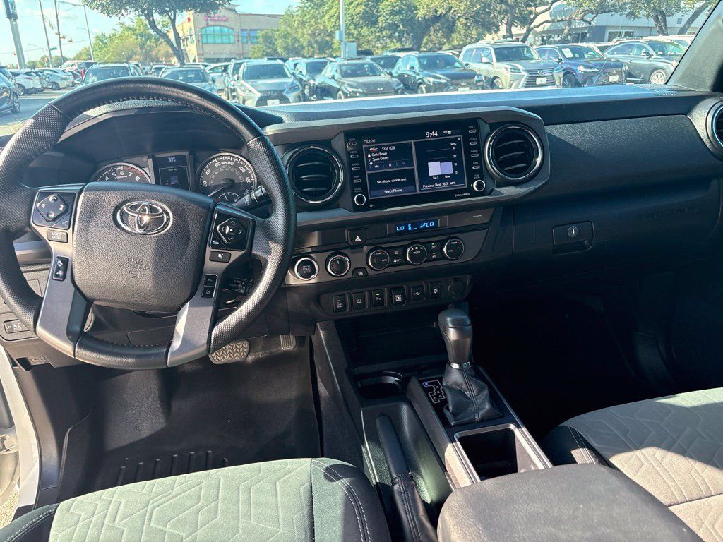 Used 2021 Toyota Tacoma TRD Off-Road w/ Technology Package AWD/4WD image 17