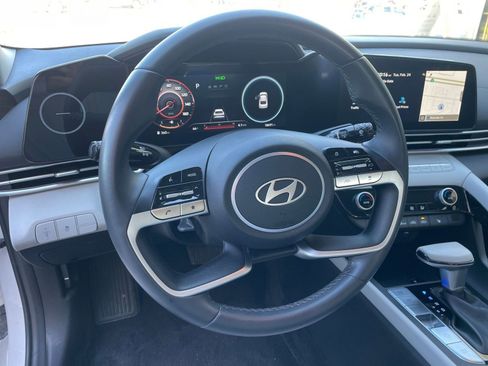 Used 2025 Hyundai Elantra Limited image 29