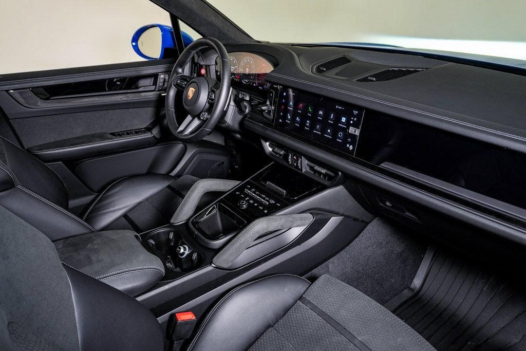 Used 2025 Porsche Cayenne GTS AWD/4WD image 14