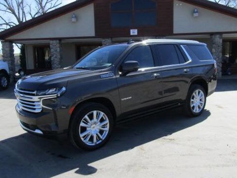 Used 2021 Chevrolet Tahoe High Country w/ Premium Package AWD/4WD image 2