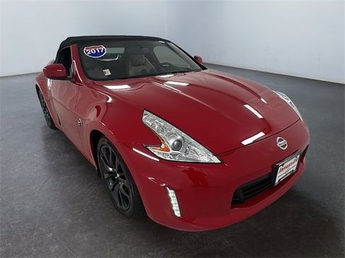 Used 2017 Nissan 370Z Touring image 1