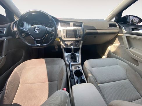 Used 2017 Volkswagen Golf S image 10