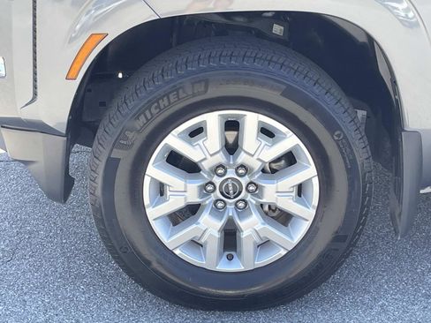 Used 2024 Nissan Frontier SV w/ SV Convenience Package image 7