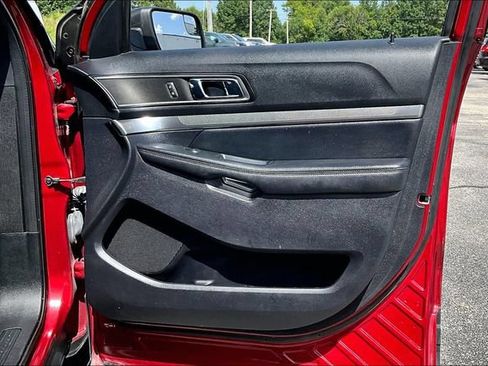 Used 2019 Ford Explorer XLT FWD image 29