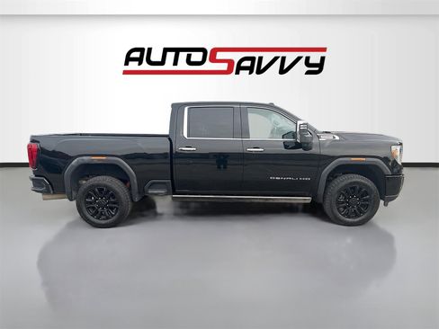 Used 2022 GMC Sierra 2500 Denali w/ Denali Black Diamond Edition image 8