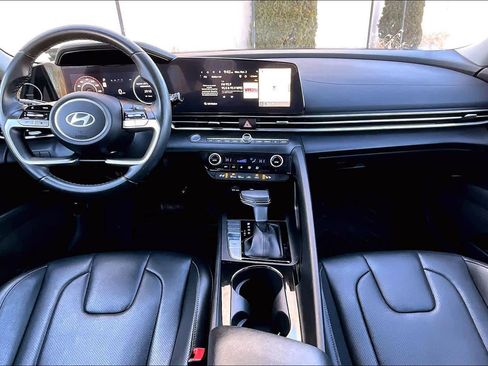 Used 2024 Hyundai Elantra Limited image 16