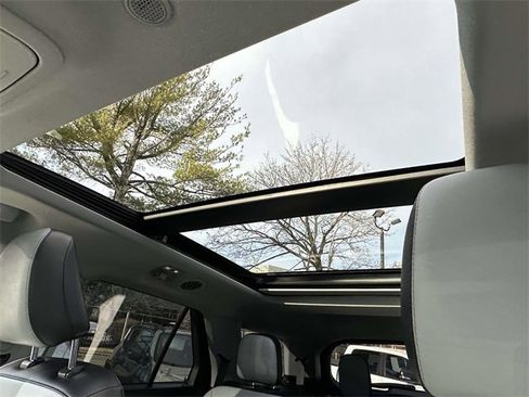 Used 2021 Ford Explorer XLT w/ Equipment Group 202A image 24