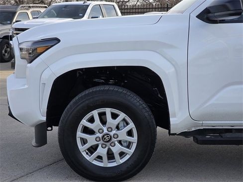 Used 2025 Toyota Tacoma SR image 5