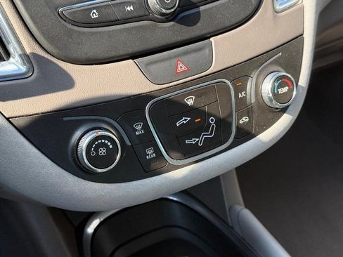 Used 2017 Chevrolet Malibu LT FWD image 27