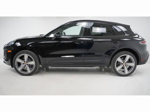 New 2026 Porsche Macan image 2