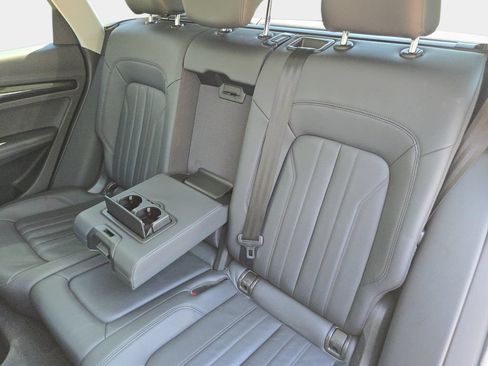 Used 2019 Audi Q5 2.0T Premium Plus w/ Premium Plus Package AWD/4WD image 17