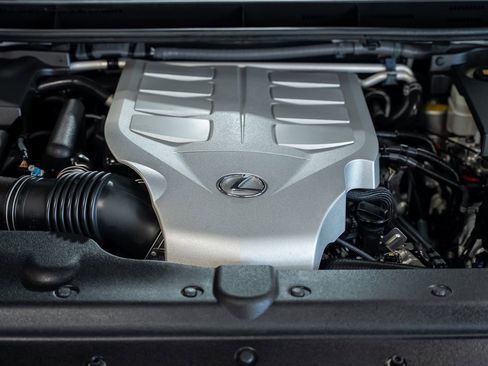 Used 2017 Lexus GX 460 Premium w/ Premium Package image 62