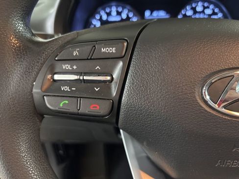 Used 2020 Hyundai Elantra GT FWD image 14
