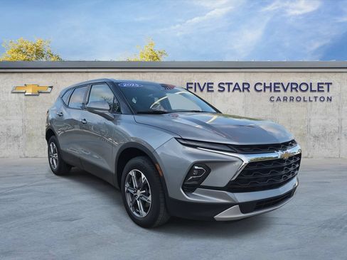 Used 2025 Chevrolet Blazer LT FWD image 1