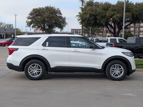 New 2026 Ford Explorer Active w/ Active Comfort Package image 3