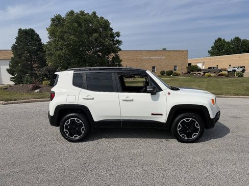 Used 2015 Jeep Renegade Trailhawk AWD/4WD image 2
