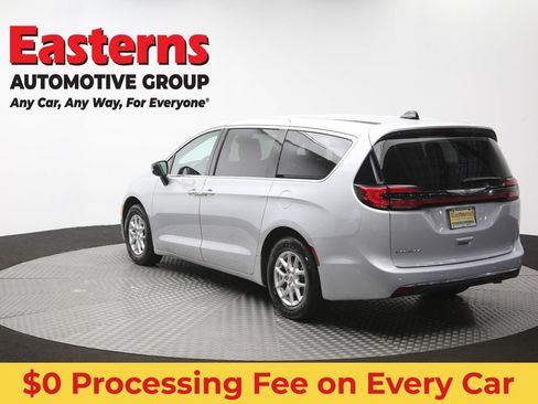 Used 2024 Chrysler Pacifica Touring-L FWD image 66