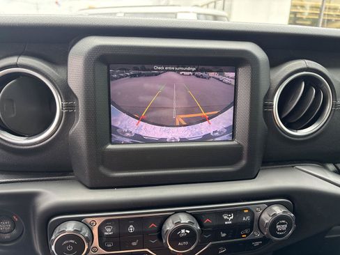 Used 2019 Jeep Wrangler Unlimited Sahara w/ LED Lighting Group AWD/4WD image 28