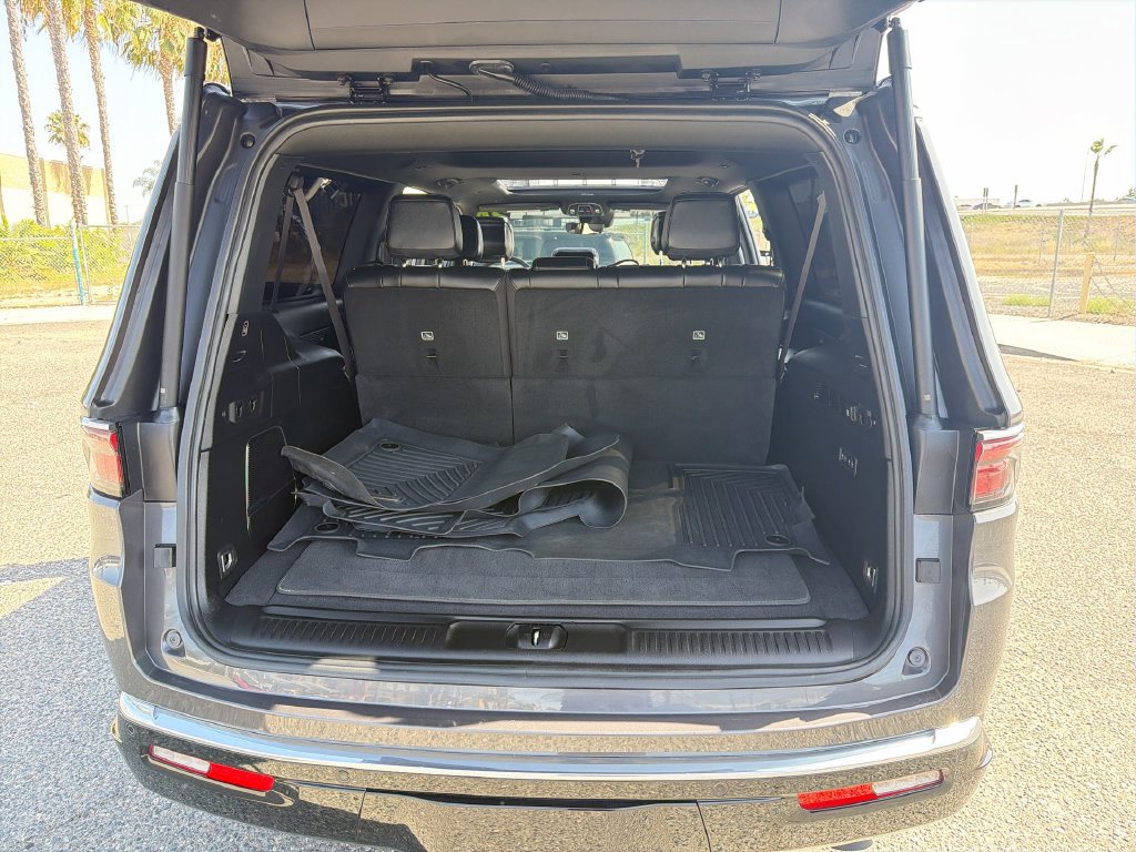 Used 2024 Jeep Wagoneer L 2WD w/ Premium Group I image 22