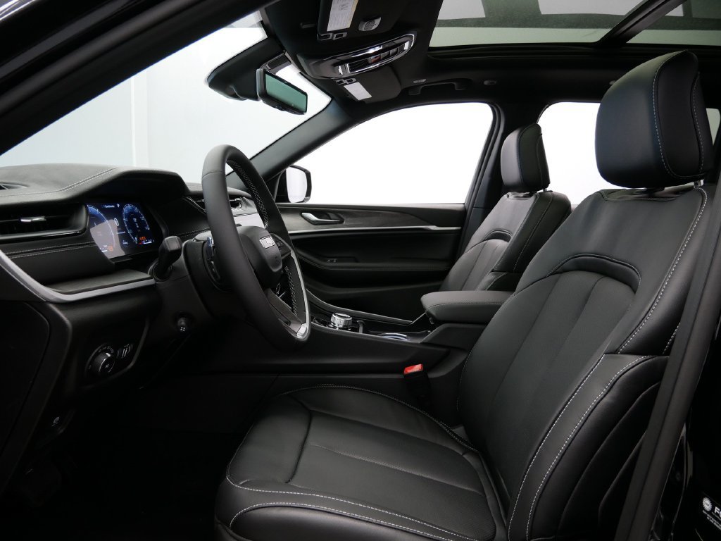 New 2027 Jeep Grand Cherokee Limited AWD/4WD image 12