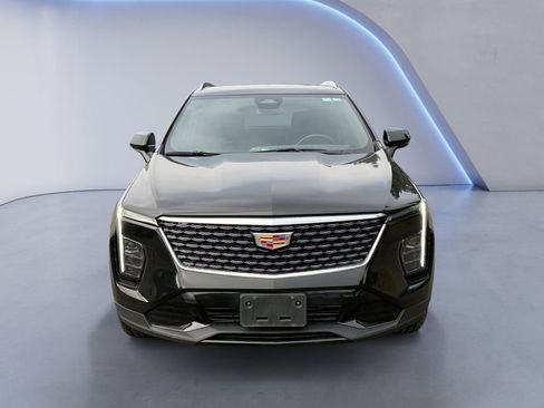 Used 2024 Cadillac XT4 Premium Luxury image 8