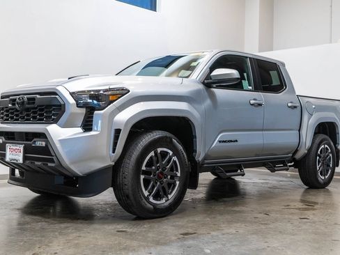 Certified 2026 Toyota Tacoma TRD Sport AWD/4WD image 3