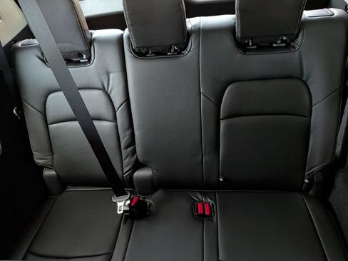 Used 2025 Nissan Pathfinder SV FWD image 37