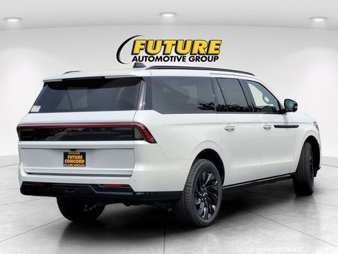 New 2026 Lincoln Navigator L Reserve AWD/4WD image 6