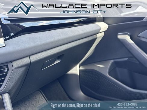 Certified 2025 Volkswagen Jetta SE FWD image 21