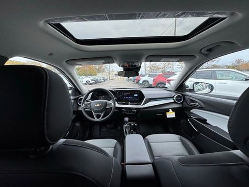 New 2026 Chevrolet Trax LT w/ Sunroof Package image 24