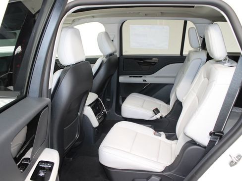 New 2026 Lincoln Aviator AWD image 25