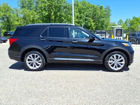 Used 2023 Ford Explorer Platinum w/ Technology Package AWD/4WD image 9
