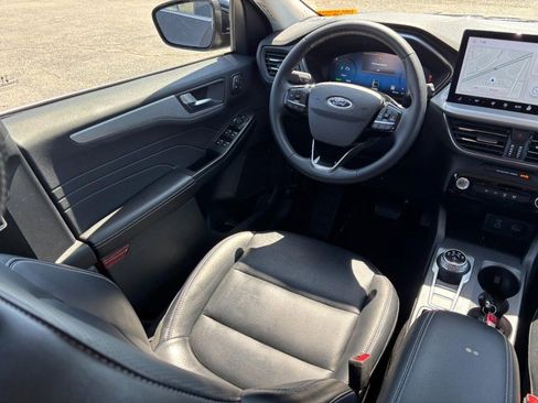 Used 2023 Ford Escape Platinum image 13
