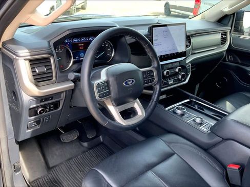 Certified 2023 Ford Expedition XLT image 18