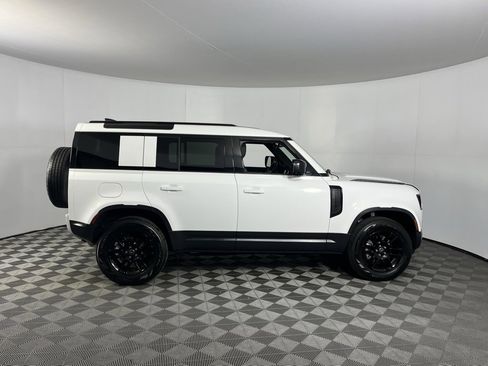 Used 2025 Land Rover Defender 110 S image 4