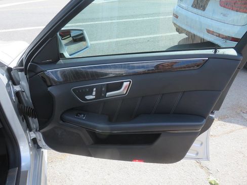 Used 2014 Mercedes-Benz E 550 4MATIC Sedan image 28