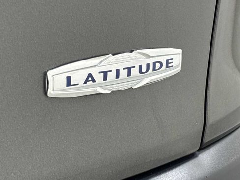 Used 2018 Jeep Cherokee Latitude Plus w/ Comfort/Convenience Group image 27