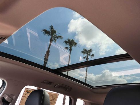 Used 2022 Volkswagen Taos SEL w/ Panoramic Sunroof Package image 30