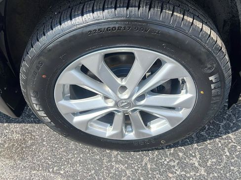 Used 2016 Nissan Rogue SV FWD image 24