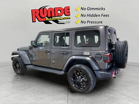 Used 2025 Jeep Wrangler Unlimited Sahara AWD/4WD image 4