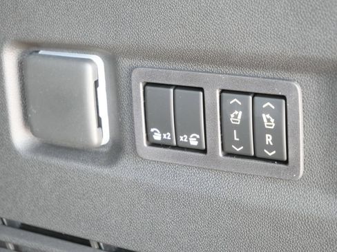 New 2026 GMC Yukon XL Elevation AWD/4WD image 32