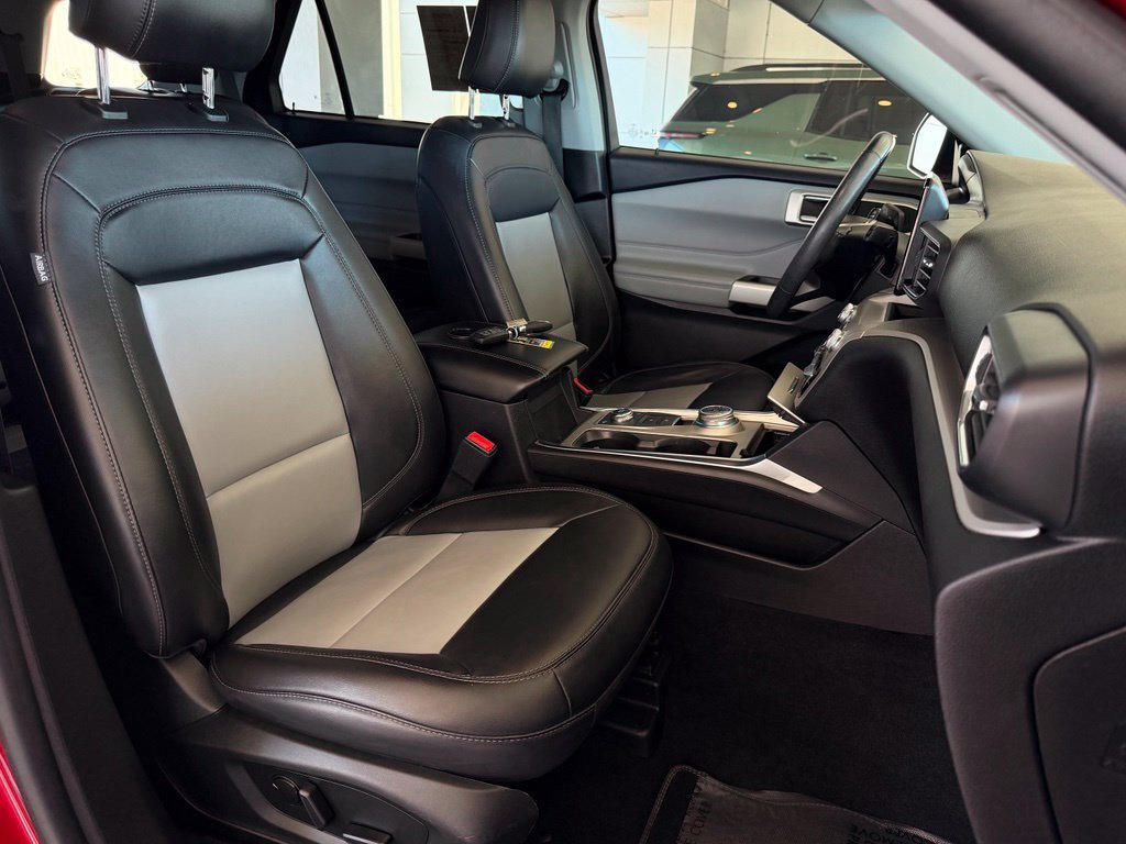Used 2023 Ford Explorer XLT w/ Equipment Group 202A AWD/4WD image 20