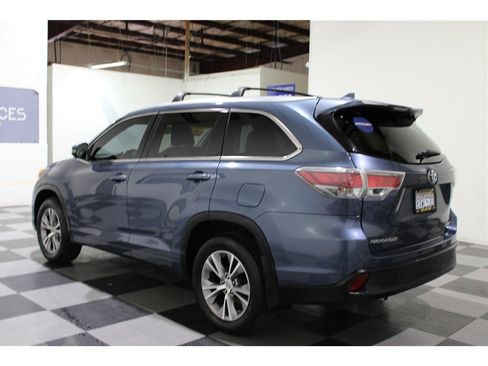 Used 2015 Toyota Highlander XLE image 6