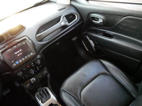 Used 2022 Jeep Renegade Limited image 11