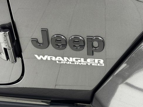 Used 2021 Jeep Wrangler Unlimited Sahara image 37