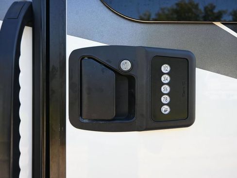 Used 2017 Ford E-450 and Econoline 450 Super Duty w/ Motorhome Prep Package RWD image 51