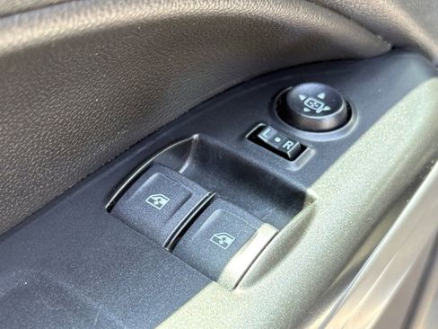 Used 2022 Chevrolet Colorado LT w/ Fleet Safety Package RWD image 3