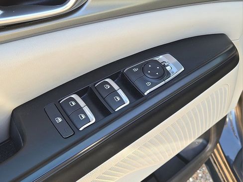 Used 2024 Kia Carnival LX image 21