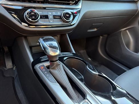 Used 2025 Buick Envista Sport Touring w/ Advanced Safety Package image 19